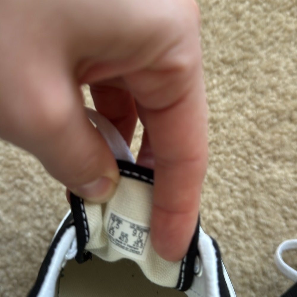 VANS - Picture 4 of 4